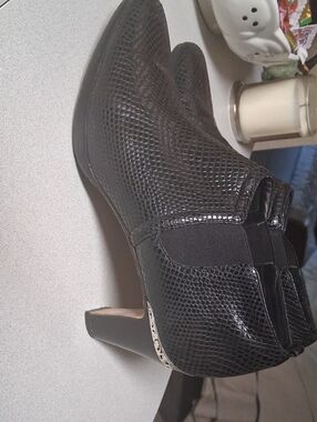 Womens Brighton Trill  Black Python Ankle Boot w/ Heel Silver Accent Size 10